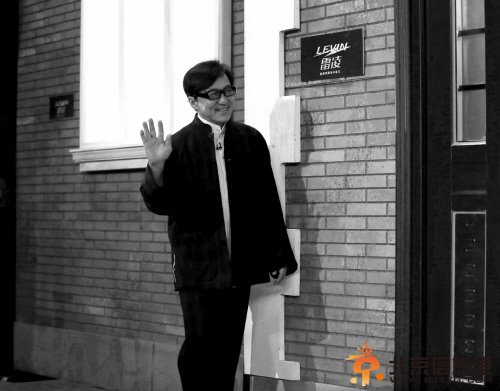 成龙被曝惧内全听“龙嫂”林凤娇指挥（图）