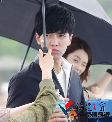 李胜基被刺伤眼忍痛继续拍戏 医生极力阻止要求缜密检查