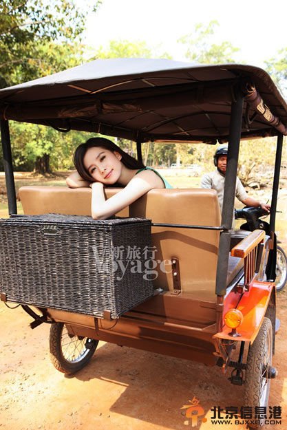 刘诗诗赴柬埔寨拍唯美写真 大展小清新文艺风