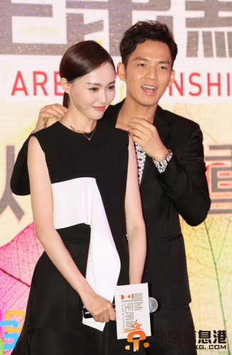 《何以笙箫默》唐嫣获钟汉良戴项链娇羞脸红