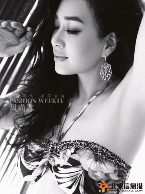 43岁钟丽缇爆泳装大片 湿身辣妈诱惑尽显 