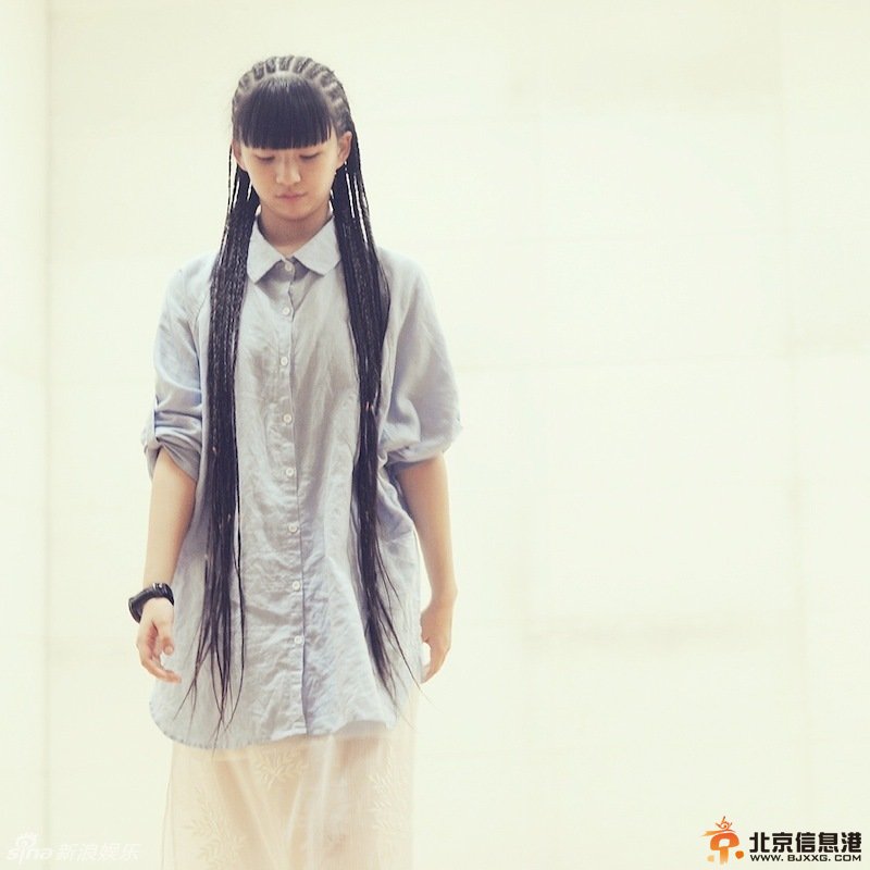 小彩旗清纯出演话剧版静秋 头次说台词很紧张 