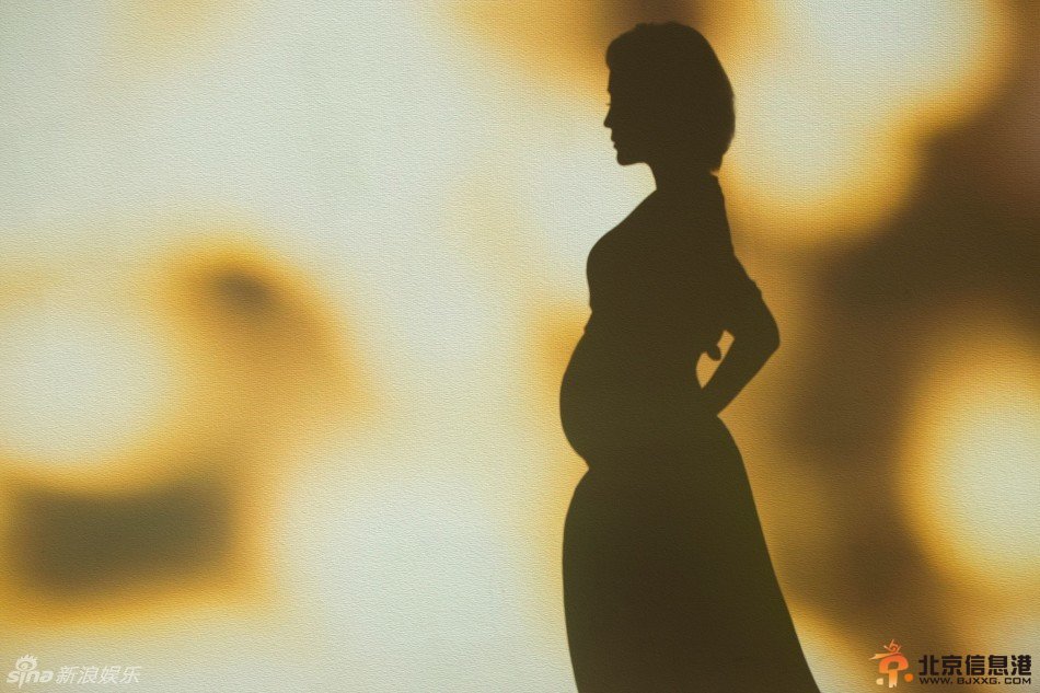 何洁怀孕大肚照曝光 准妈妈甜蜜待产