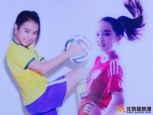 李咏女儿拍<a href='http://www.bjxxg.cn/sports/zuqiu/' target='_blank'><u>足球</u></a>宝贝写真助威世界杯