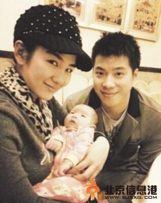 　　▲黄奕原本幸福的一家。（资料图）