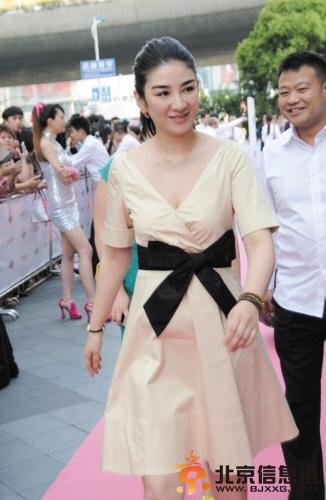 　　▲黄奕近日亮相，身体明显发福。（资料图）