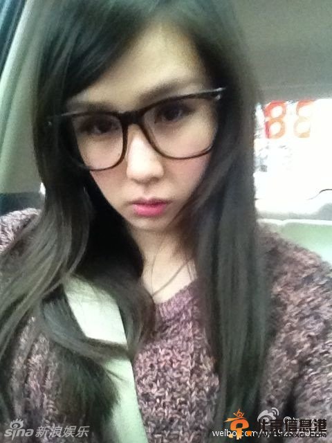 柯震东新欢女友Tracy海量私照曝光 长发披肩清纯可爱