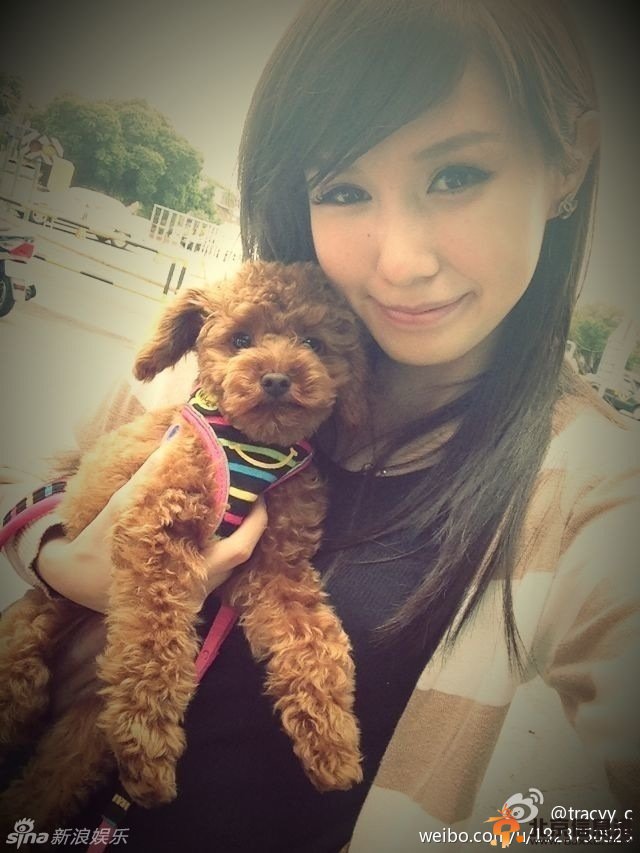 柯震东新欢女友Tracy海量私照曝光 长发披肩清纯可爱