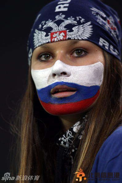 女球迷争奇斗艳吐槽开幕式：世界杯开幕式 短亦是亮点