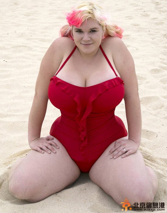 澳25岁姑娘隆胸瘦腰终成玲珑身材
