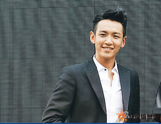 萧亚轩公然晒“新欢”合影  挑衅柯震东与女友Tracy？