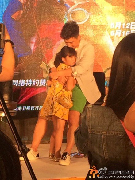 爸爸去哪儿第二季北京发布会现场高清大图 黄多多为黄磊真被父亲节礼物