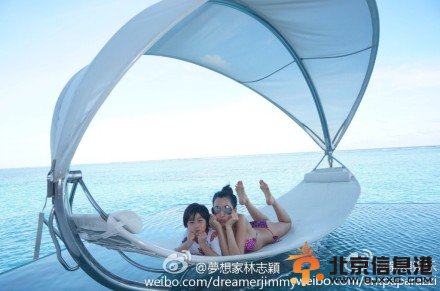 林志颖一家三口马尔代夫度假照片高清大图 陈若仪晒美腿秀与kimi合照