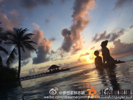 林志颖一家三口马尔代夫度假照片高清大图 陈若仪晒美腿秀与kimi合照