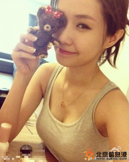 柯震东新欢海量私照曝光 喜欢养蟒蛇和蝎子被称