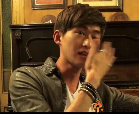 张翰谈感情落泪认定郑爽 郑爽单方面宣布分手玩真的