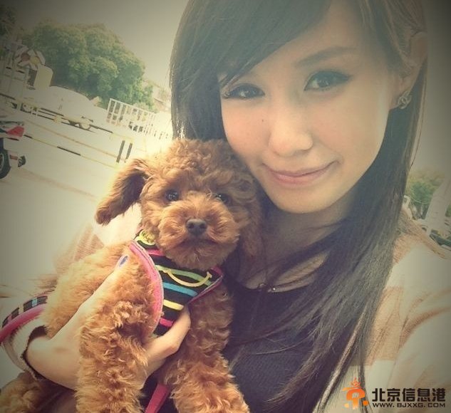 柯震东绯闻女友私照曝光 大眼清纯可爱