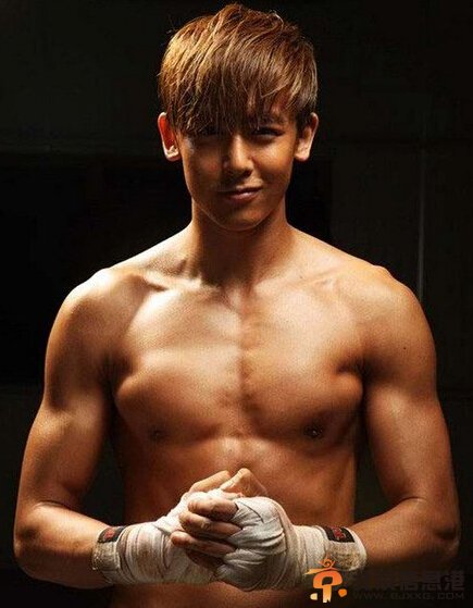  尼坤Nichkhun个人资料,2pm尼坤肌肉图片