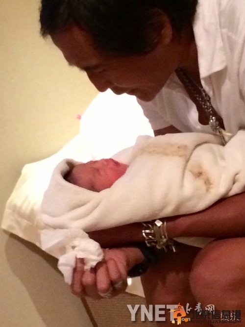 齐秦首曝儿子照片 成就二男二女双好之家