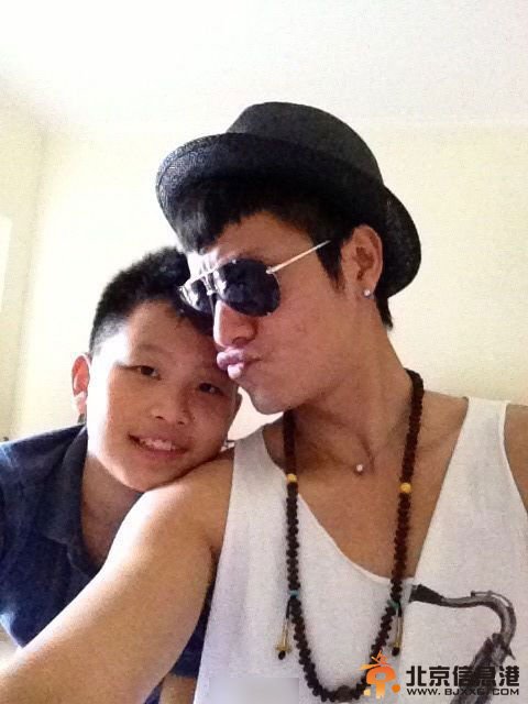 陈坤父亲节晒与儿子合照 网友调侃:长相像张译(图)