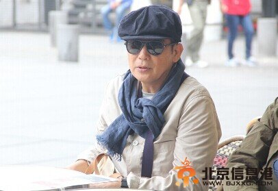 花样爷爷秦汉帅气不减当年