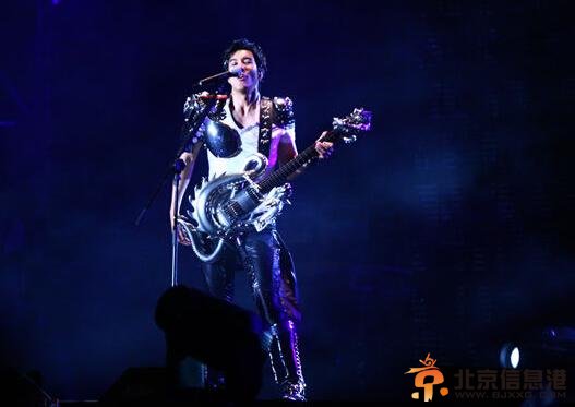 王力宏<a href='http://www.bjxxg.cn/news/beijing/' target='_blank'><u>北京</u></a>鸟巢演唱会 现场表白爱妻李靓蕾引爆全场