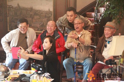 刘烨、宋茜与爷爷团