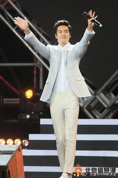 李敏镐北京粉丝见面会现场高清大图 粉丝提前为李敏镐庆生