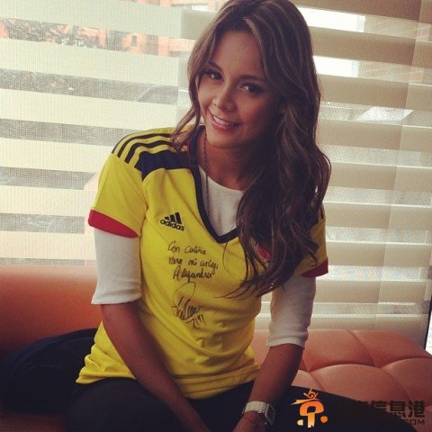 哥伦比亚性感女记者赛场抢镜 大量性感私照曝光