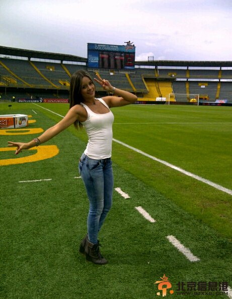 哥伦比亚性感女记者赛场抢镜 大量性感私照曝光