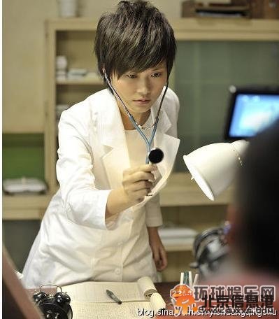 女星护士装PK 看谁制服最诱惑