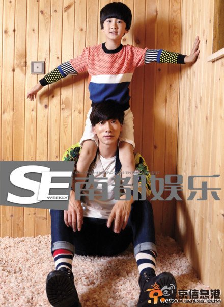 张亮天天最新写真图片 父子亲密接触尽显亲情之爱