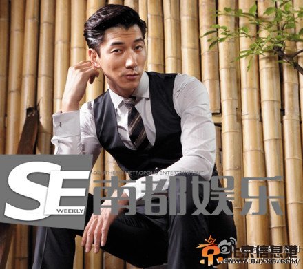 张亮天天最新写真图片 父子亲密接触尽显亲情之爱