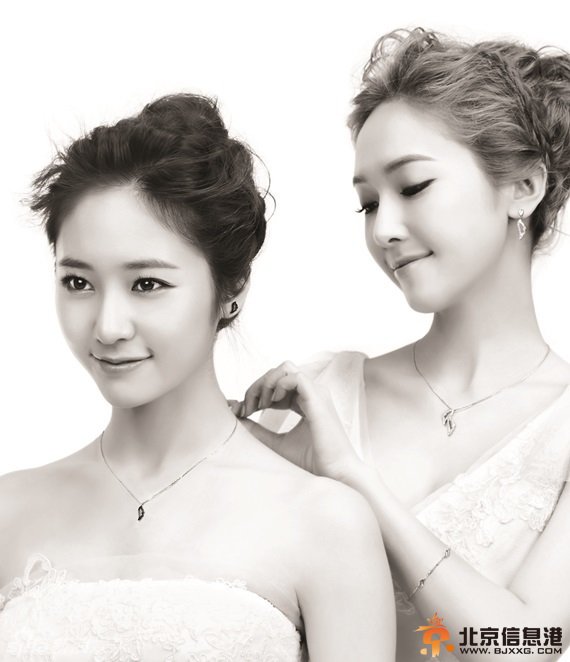 少女时代Jessica与fx组合Krystal最新写真图片 郑氏姐妹玩转纽约街头