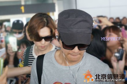 CNBlue录制《天天向上》机场照曝光 CNBlue长沙受欢迎粉丝热情现场混乱