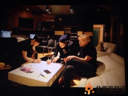 JYJ朴有天金在中金秀贤录音棚工作合照照片曝光 JYJ7月回归引期待