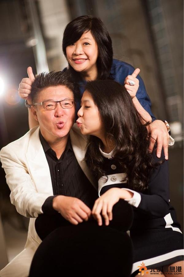 姜育恒(微博)全家福