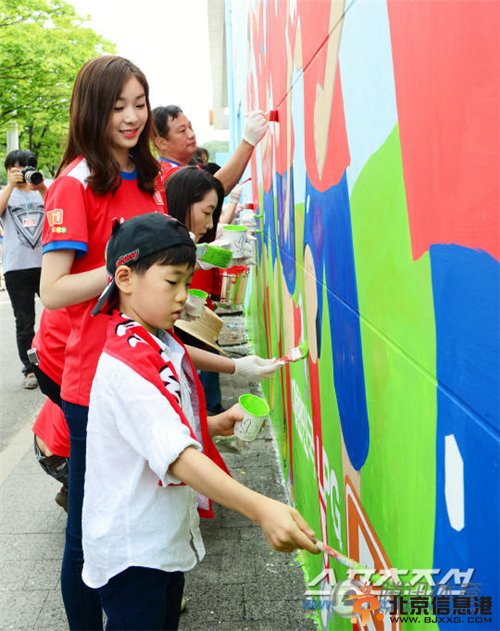 金妍儿助威韩国队 国民女神太可爱让人不得不爱