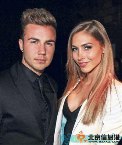 德国队太太团助威世界杯 赛场下上演美貌大比拼