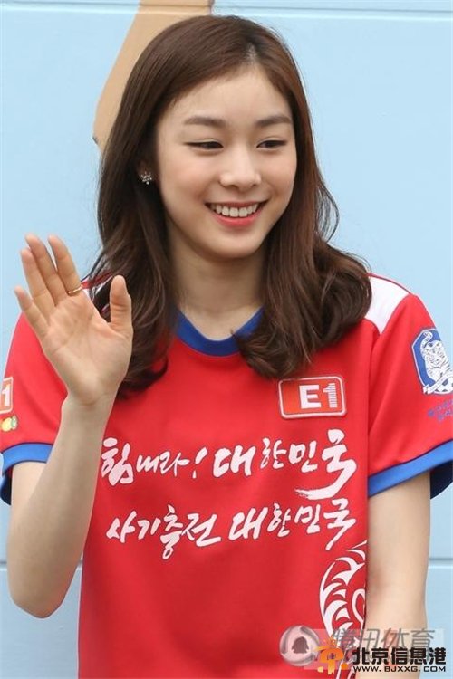 金妍儿助威韩国队 国民女神太可爱让人不得不爱