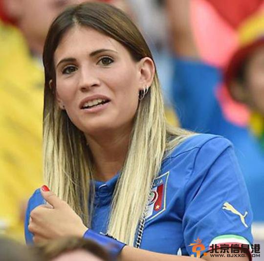 金妍儿助威韩国or德迷李宇春自拍 各国美女球迷助阵世界杯疯狂吸睛[组图]