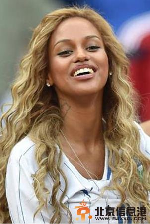 金妍儿助威韩国or德迷李宇春自拍 各国美女球迷助阵世界杯疯狂吸睛[组图]