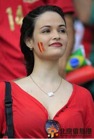 金妍儿助威韩国or德迷李宇春自拍 各国美女球迷助阵世界杯疯狂吸睛[组图]