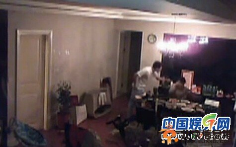 黄奕与老公家中吵架监控曝光