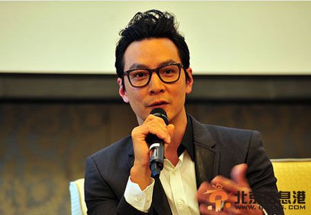 吴彦祖暂别娱乐圈照顾重病母亲 解散公司与老婆女儿陪伴父母