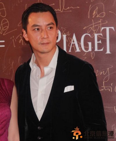 吴彦祖暂别娱乐圈照顾重病母亲 解散公司与老婆女儿陪伴父母