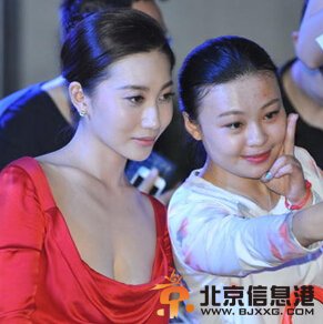 章子怡嫂子殷旭个人资料微博 低胸亮相大秀事业线