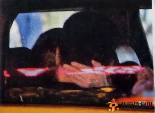 双胞胎模特张珈祯张珈瑜个人资料微博 张珈瑜与前男友激吻