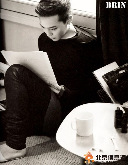 BigBang权志龙最新写真图片 黑色十字架纹身潮范十足