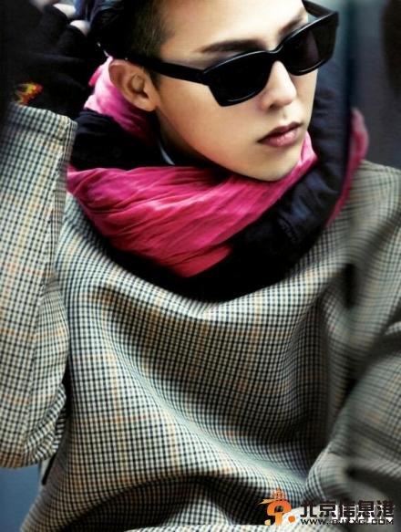 BigBang权志龙最新写真图片 黑色十字架纹身潮范十足